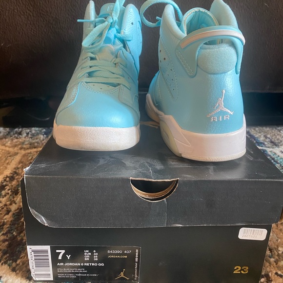 USED* Jordan 6 Pantone (size 7Y) – Sports Connection Jordan 6 Pantone size 7y